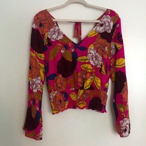 EXPRESS Boho Floral Bell Sleeve Blouse. Fuchsia Floral Like New Rayon Sz M